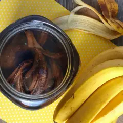 Jak zrobić nawóz ze skórek banana: 4 skuteczne metody